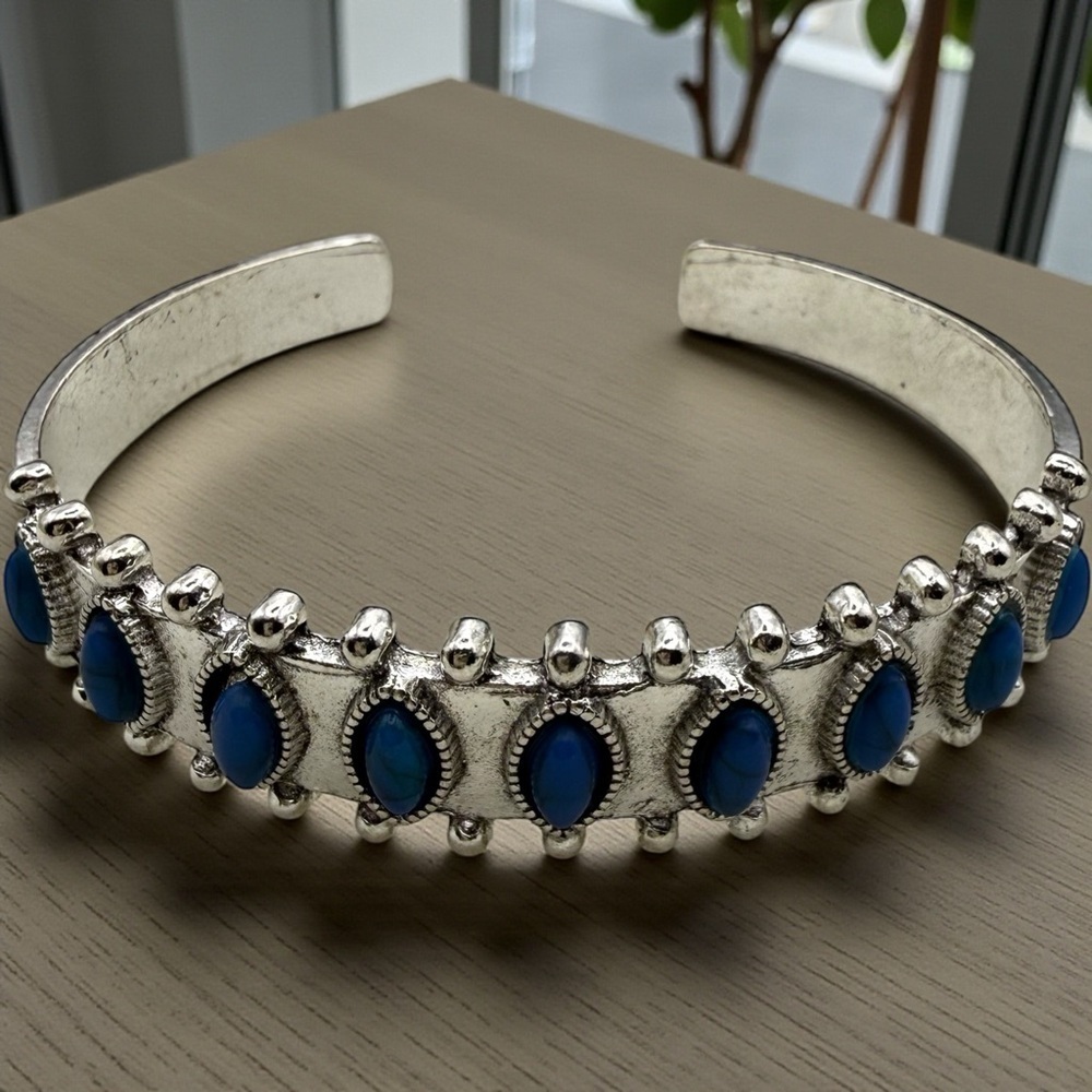 Silver and Blue Stone Women's cuff​​​​